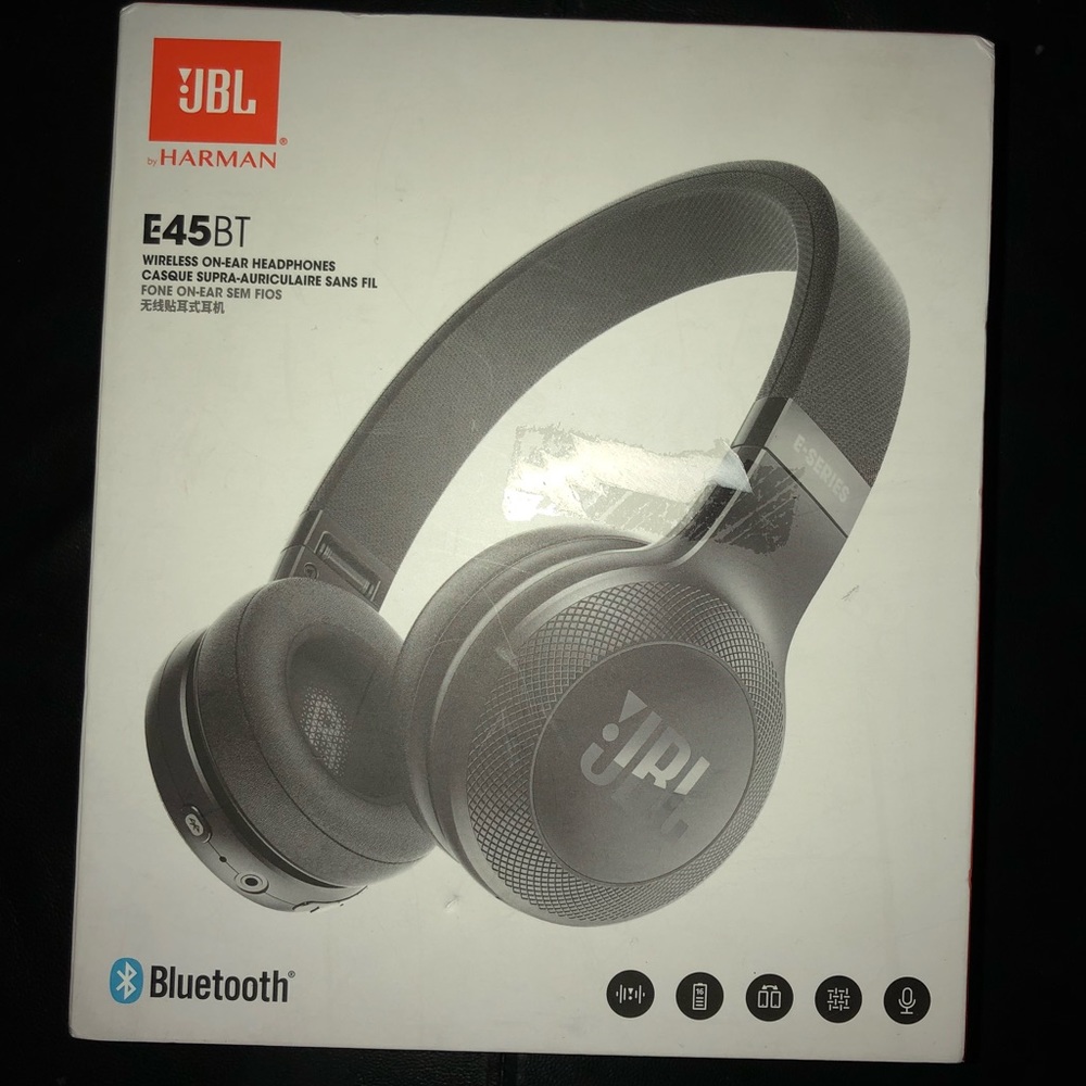 JBL E45BT Headphones